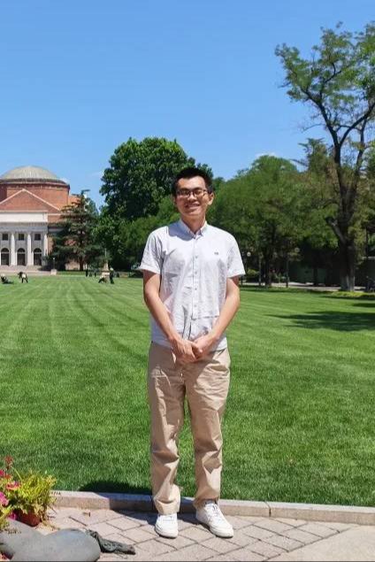 他以绝对理性唤醒学生对于相对自由的追寻