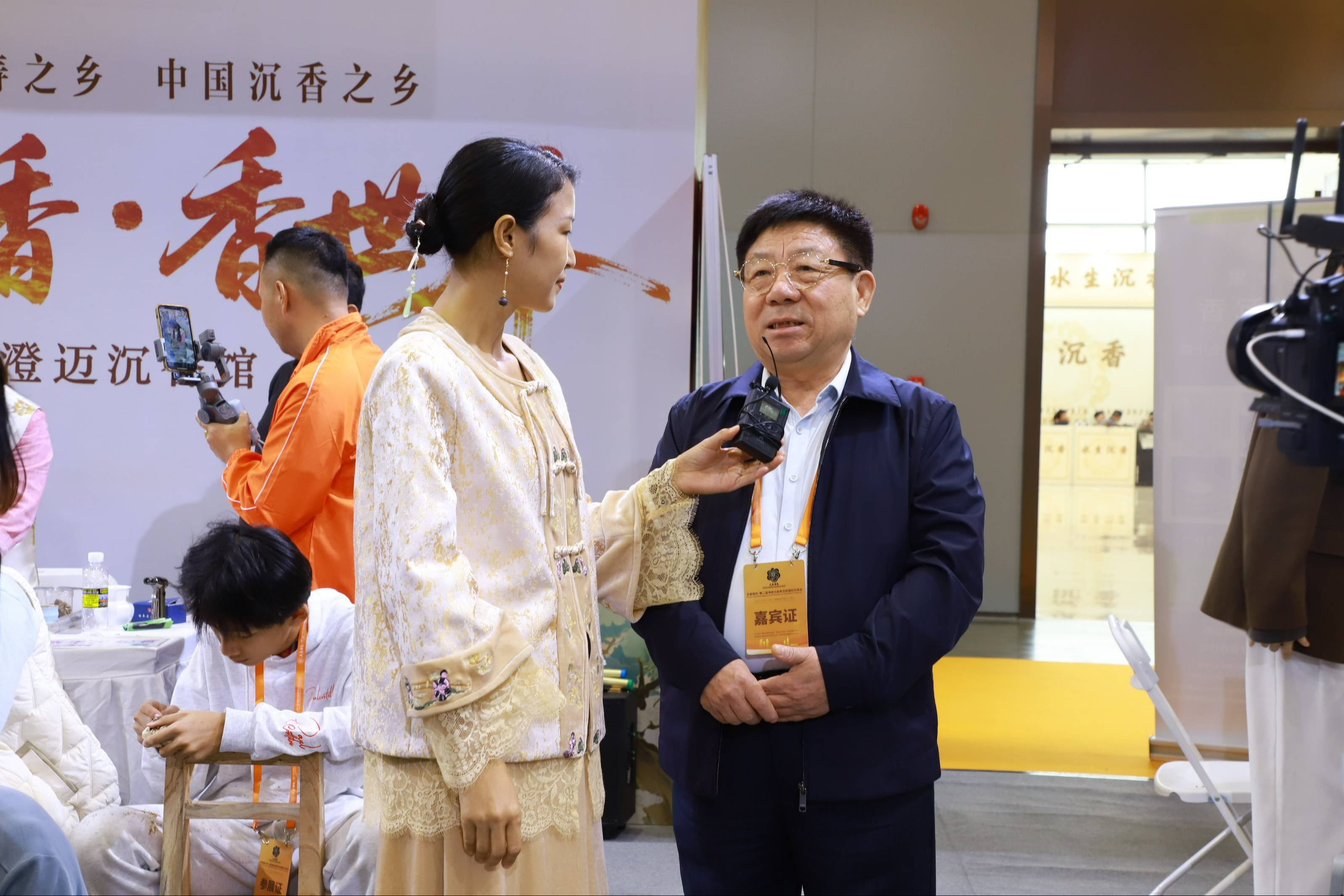 学院受邀参加天香国色第二届海南沉香黄花梨国际交易会并成功设展