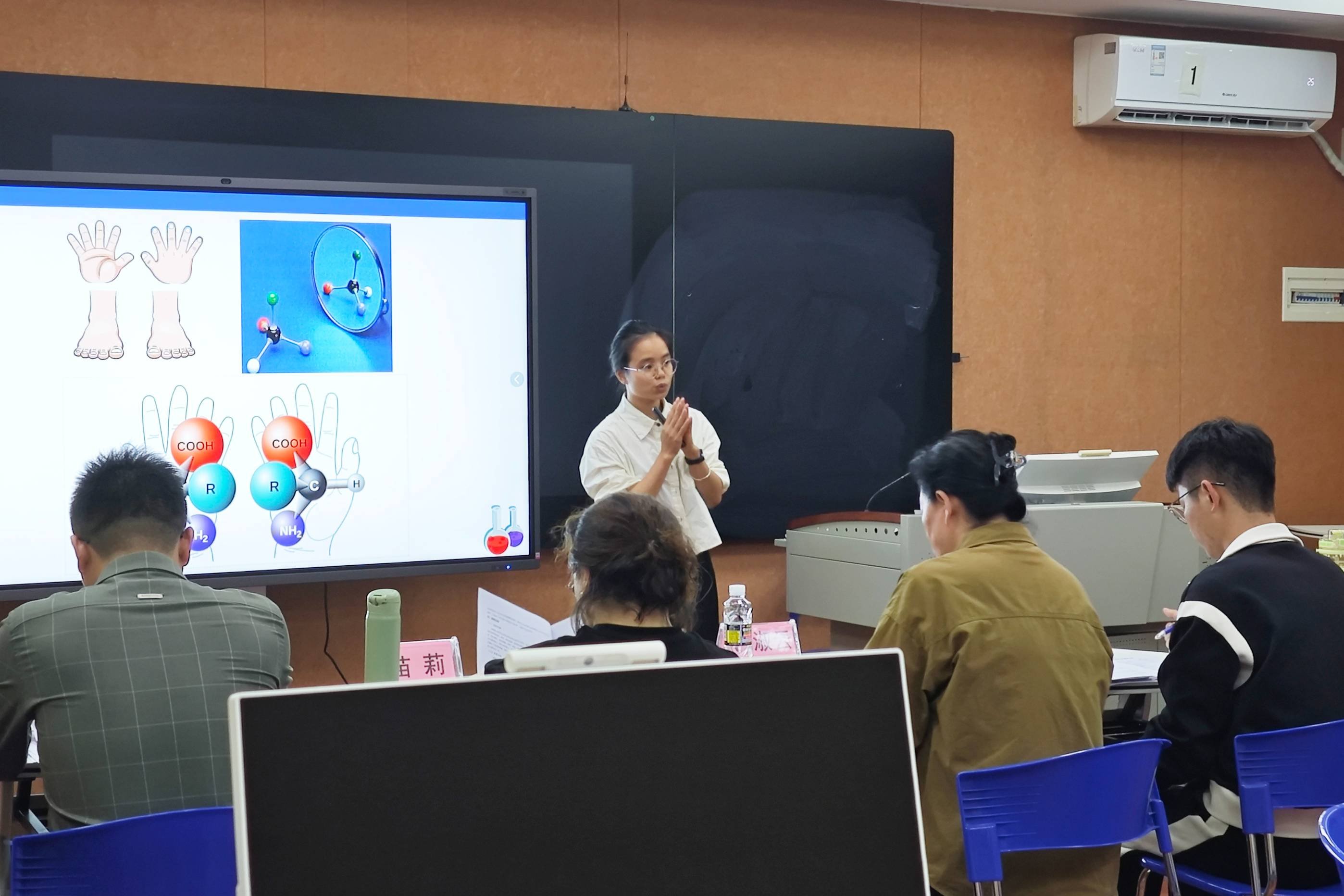 以赛促教强技能 以赛提质育新人——食品与药学系举行青年教师教学竞赛系部初赛