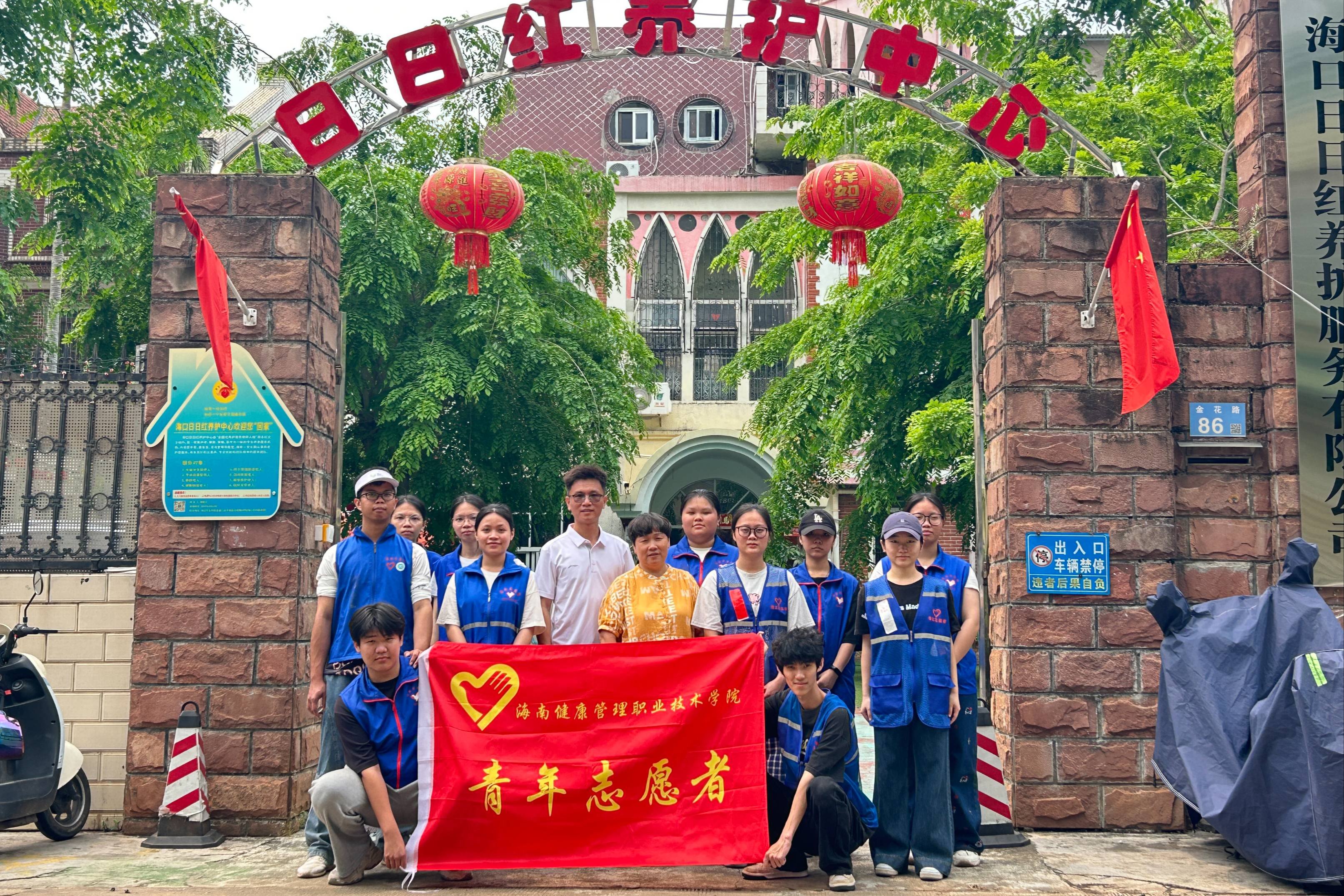 健康照护系25级智慧健康养老服务与管理专业开展行业认知参观活动