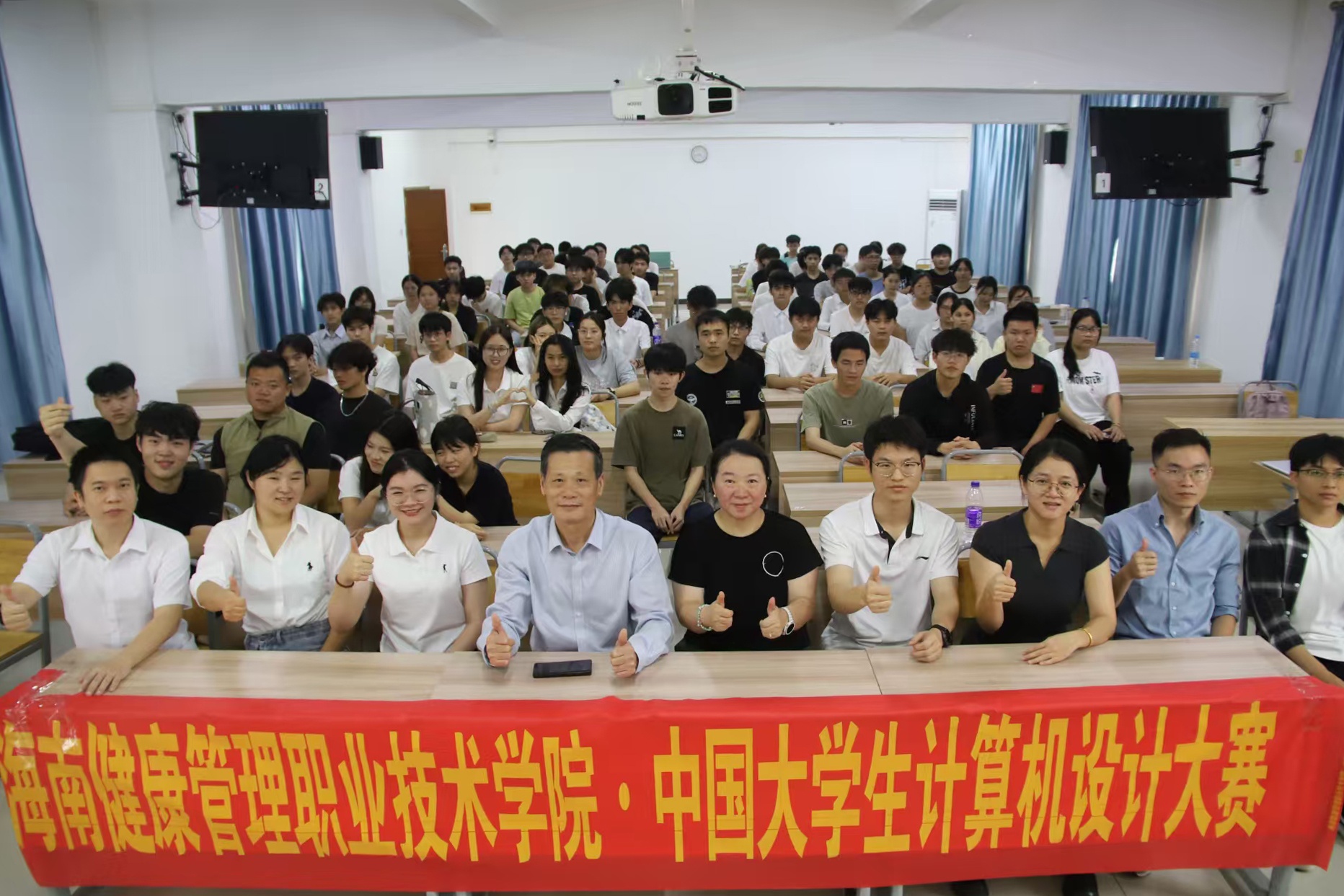 合影.jpg
