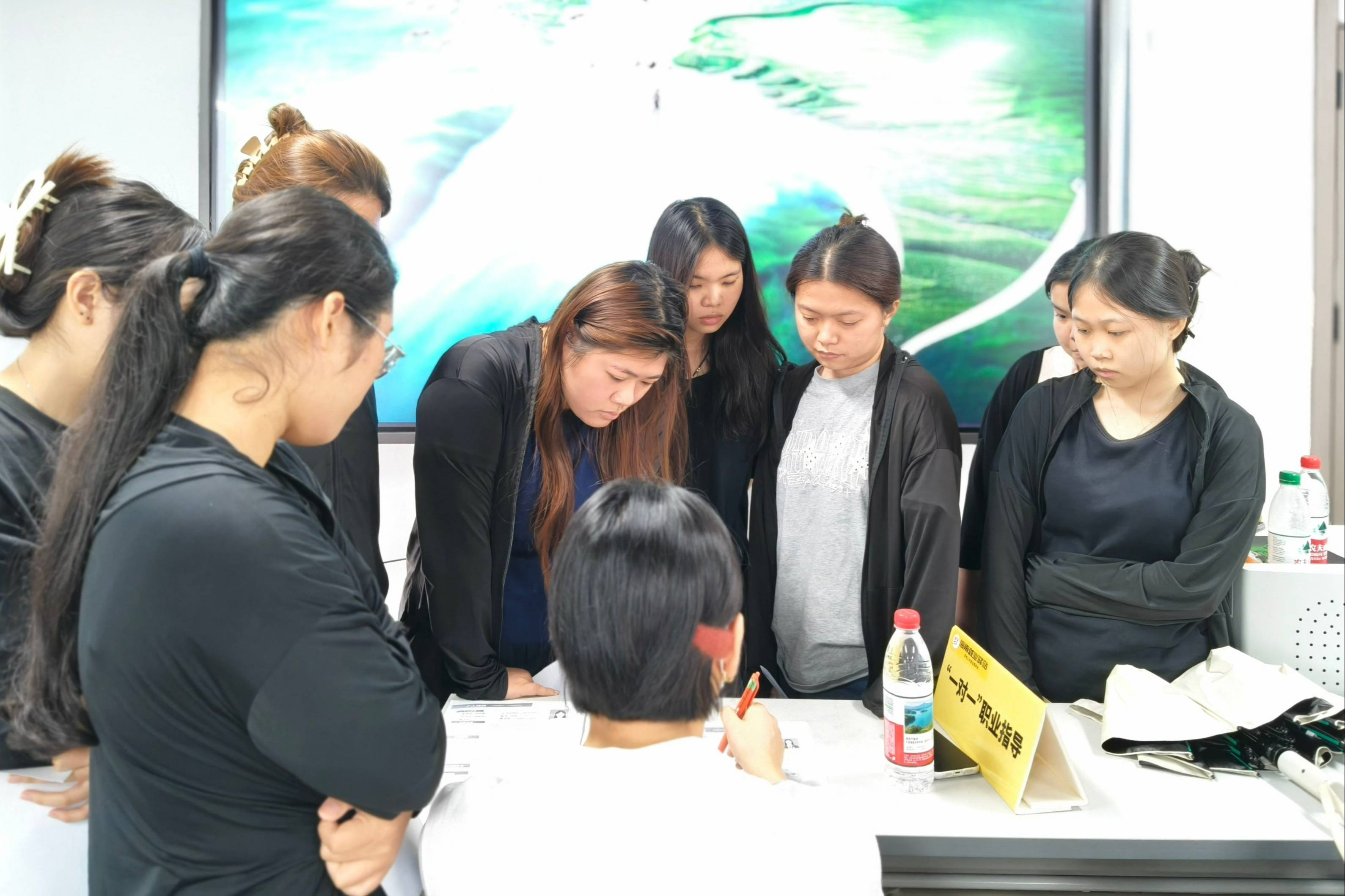 “职”引前行筑梦未来——学院职业导师进校园系列主题活动收官