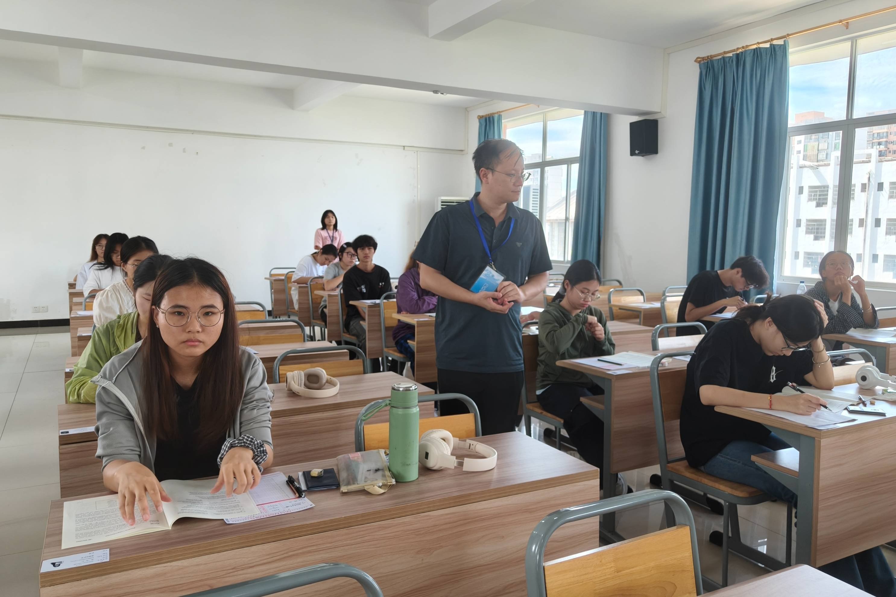 学院完成2026年上半年全国大学英语四级及高等学校英语应用能力考试组考工作
